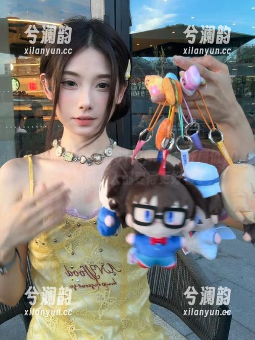 听说下载51cgw能提升颜值10%，看吃瓜的人都变得更好看了！