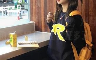 在51吃瓜网页里，爆料就像泡泡糖，嚼着嚼着疯狂多了！