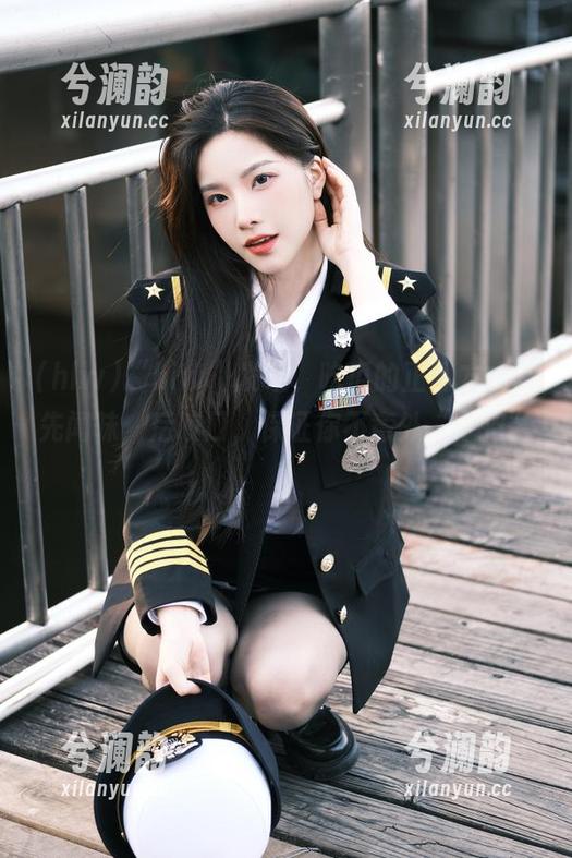 “hlw”发布，吃瓜的正确方式：先闻味，后咬口，保证你不意外“中招”！