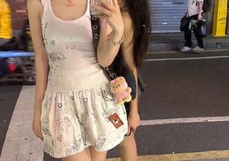 动动手指，黑料社老司机送你到苹果版：吃瓜不打烊之旅。