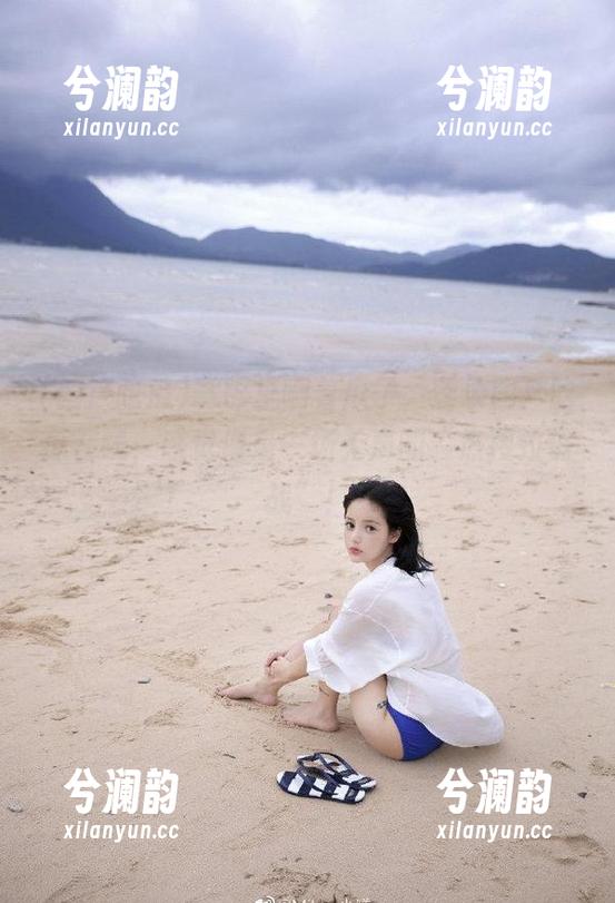嘴巴里嚼着瓜子，登录国产吃瓜在线，感觉像是一场无声的“热搜拉锯战”！