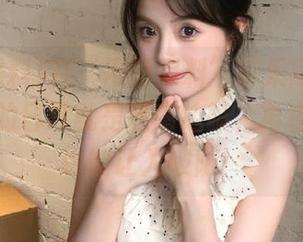 在“网曝黑料”苹果版中探索，果粉的日常就是边啃边喷，再奇葩的瓜也能让人破防！