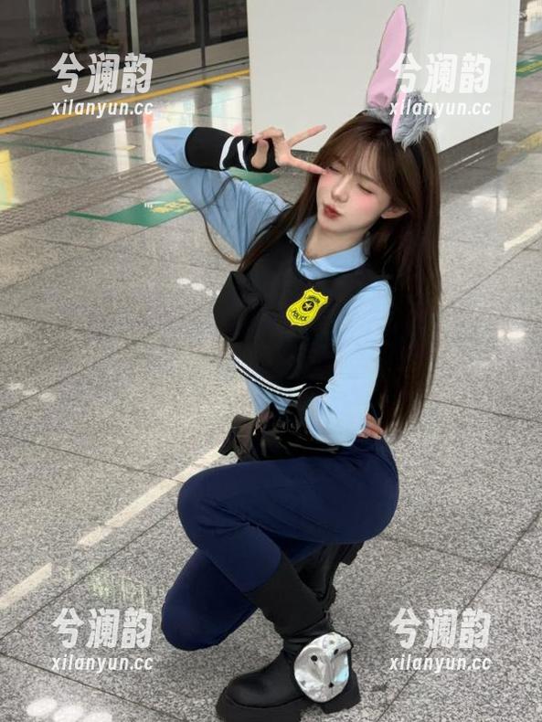瓜摊新标语：“黑料不打烊，轻点传送门！”快来瞧瞧弹幕有多热闹！