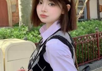 黑料在线吃瓜，登陆后发现自己成了瓜田里的小飞虫？！