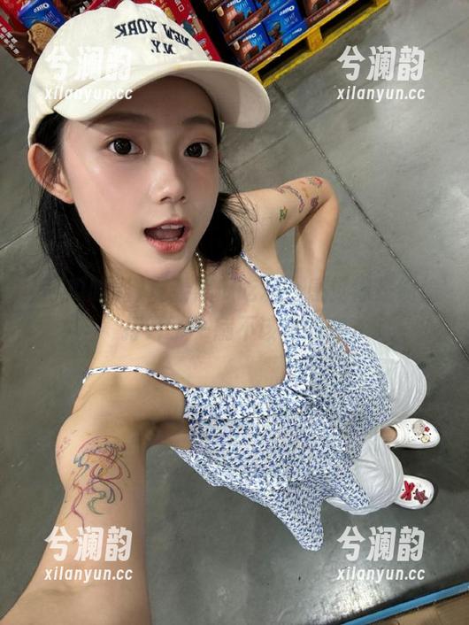 黑瓜吃料 观看黑瓜吃料,感觉像是偷偷打开了一扇不该看的窗